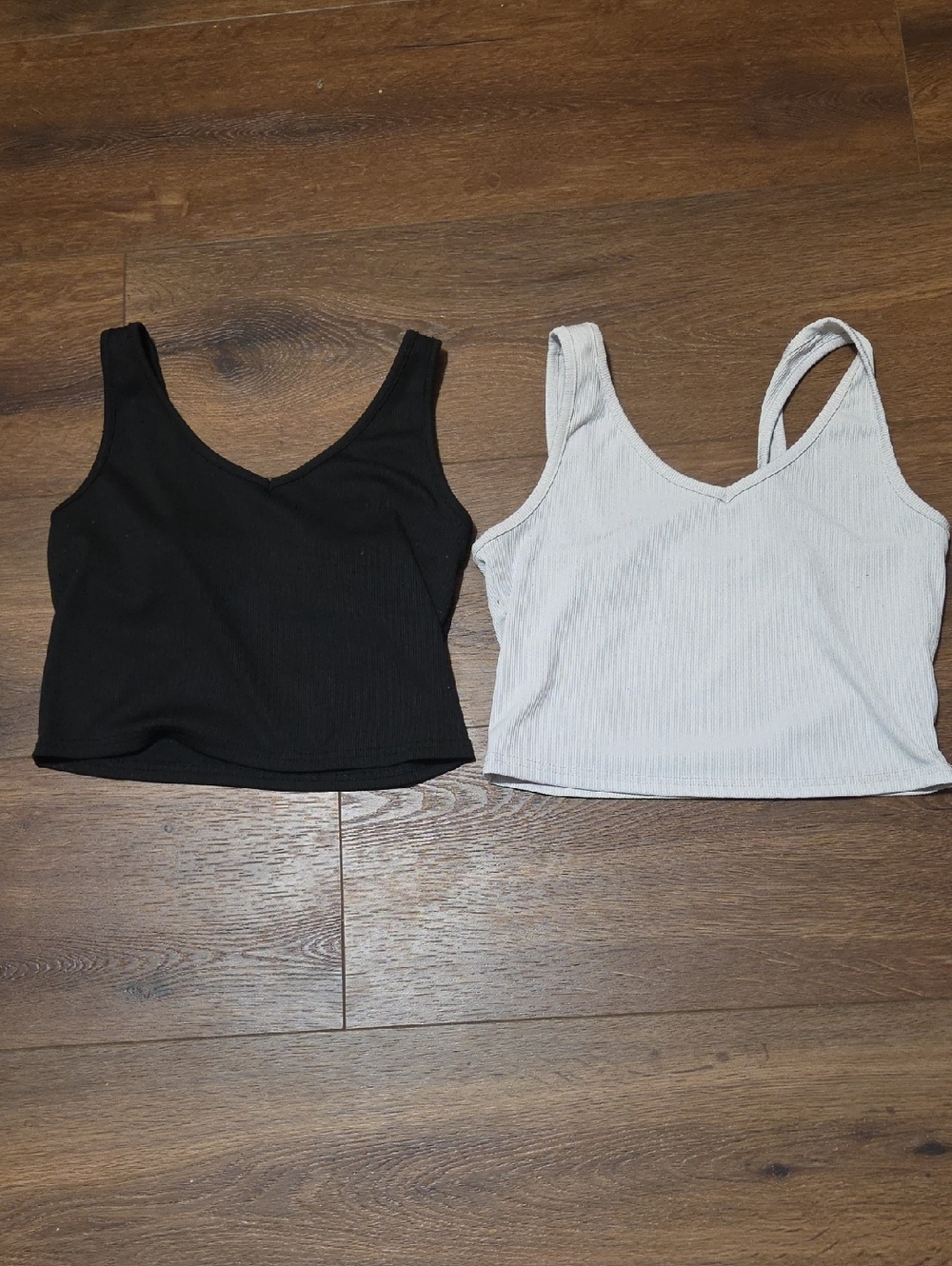 no brand name 2 camisoles black and gray Large